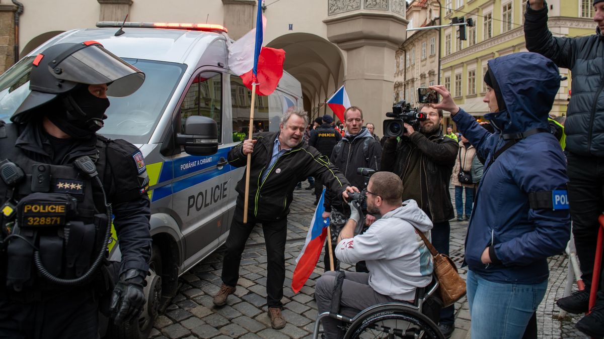 Česko: Země, kde vám ukradnou i demonstraci